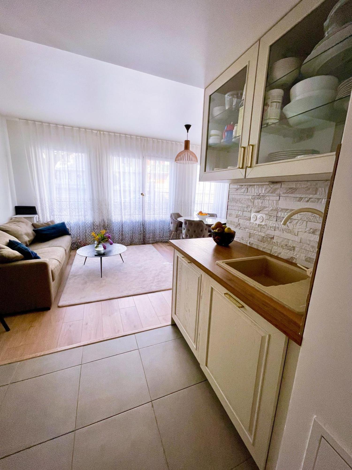 Grand Appartement Clichy Luaran gambar