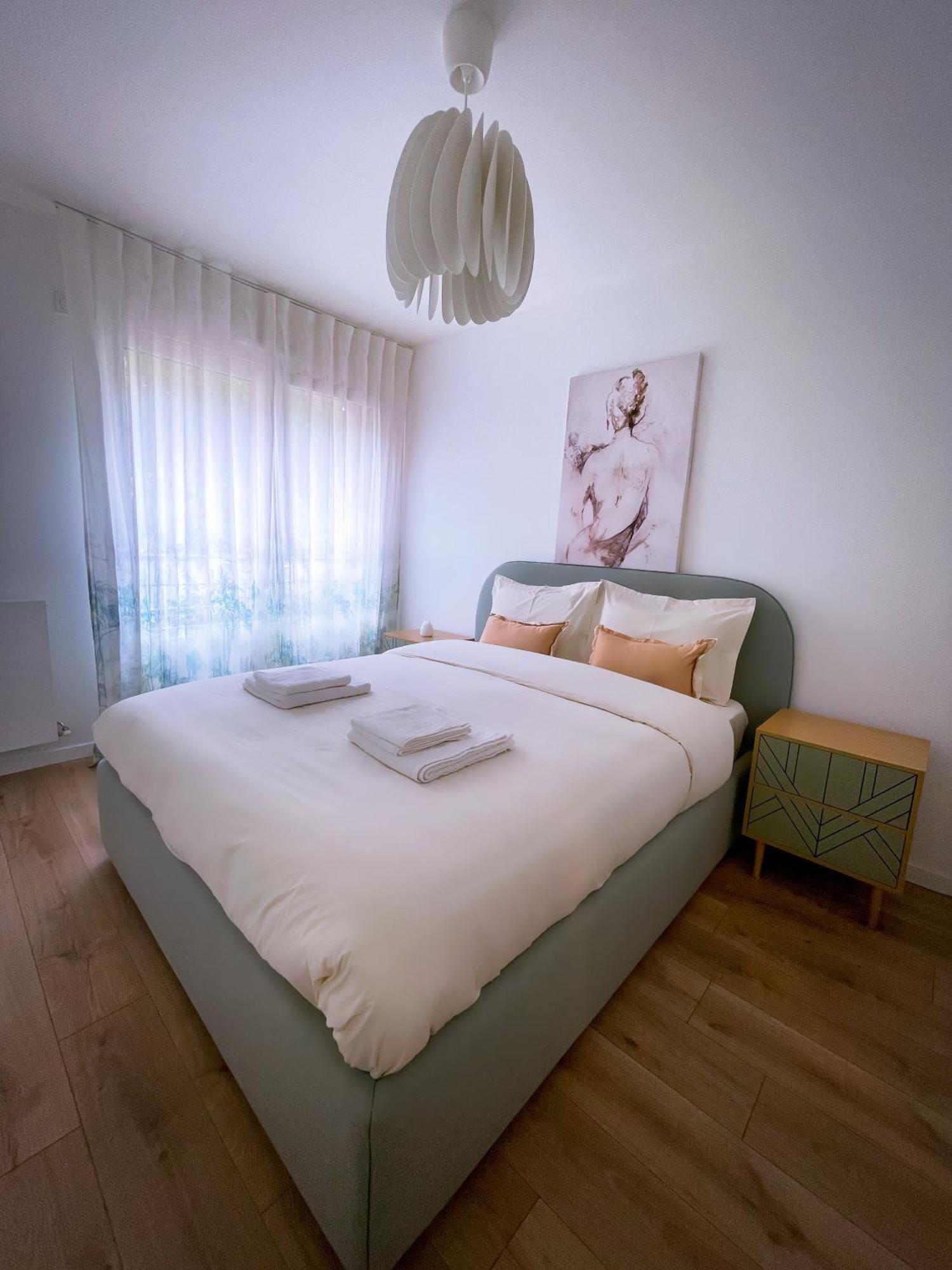 Grand Appartement Clichy Luaran gambar